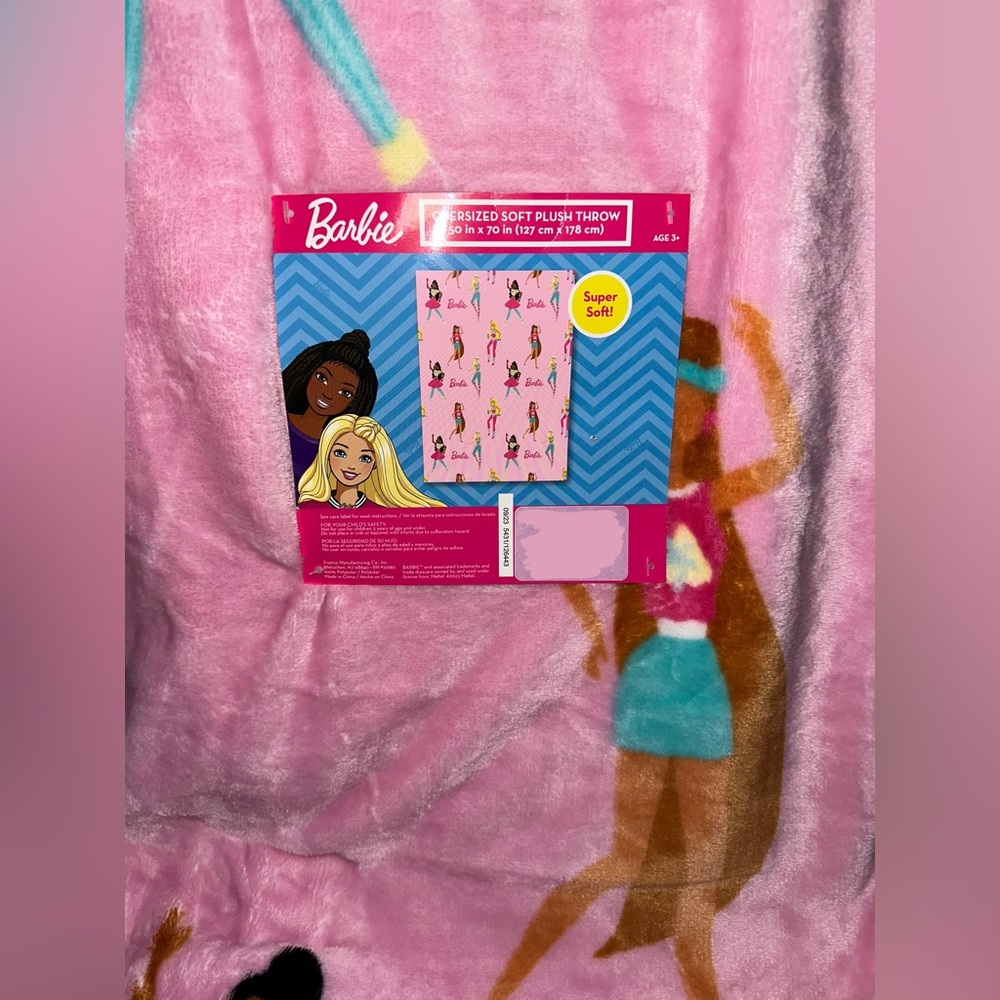 Barbie Workout Oversized Plush Throw Blanket - Picture 4 of 4